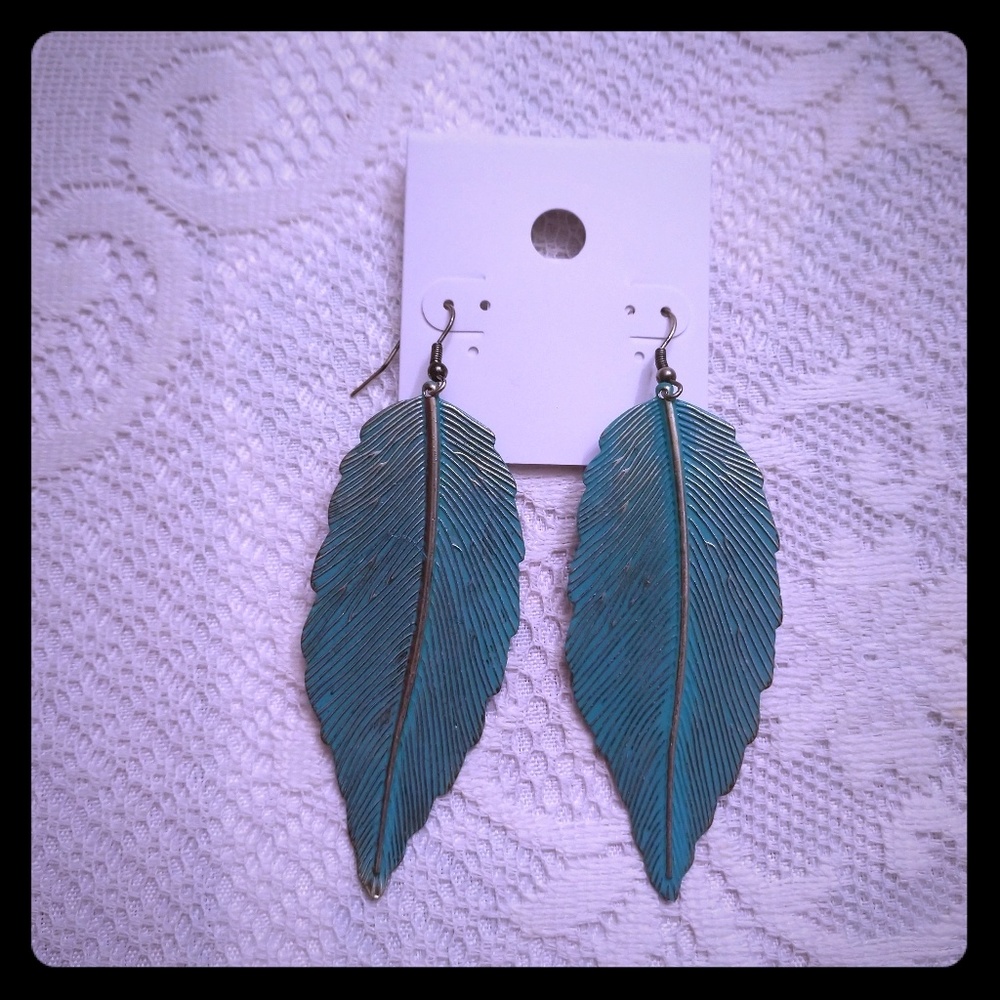 Brassy look teal leaf design